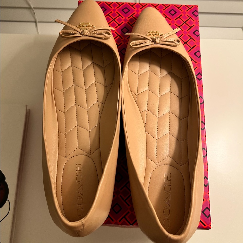 Coach cream flats- size 9.5 runs small